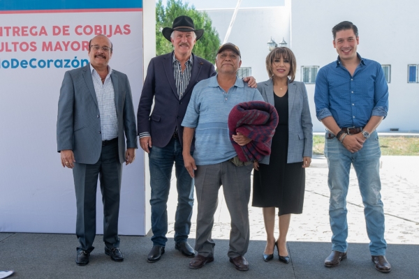 Enrique Vega da inicio a &quot;Abrigando un Corazón&quot;, para entregar 5 mil cobijas.