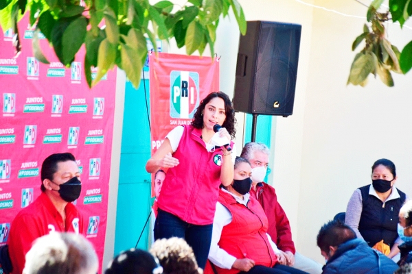 Necesitamos de Políticos que Regresen y Cumplan: Abigail Arredondo