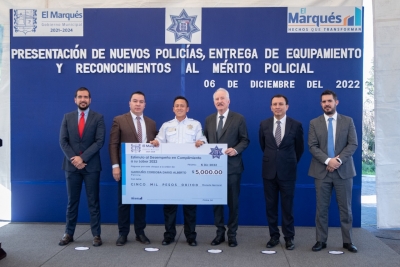 Entregan equipamiento a corporación policiaca de El Marqués
