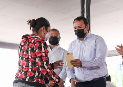 Continúa la entrega de apoyos d programa “Becas Adelante” en San Juan del Río